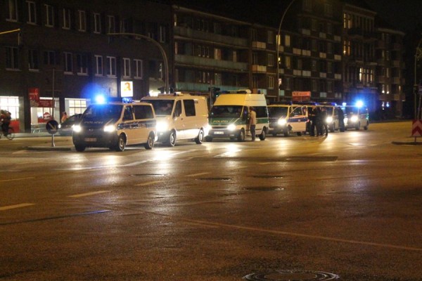 Auch am späten Abend war vielerorts noch Polizei präsent. Foto: Ada von der Decken