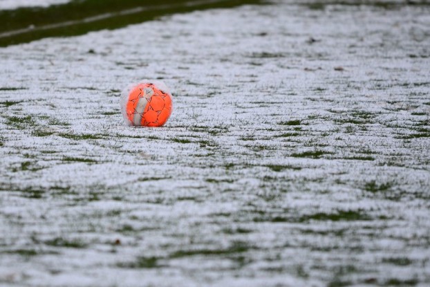 Starker Schneefall macht dem Rasen zu schaffen. Foto: Tim Eckhardt