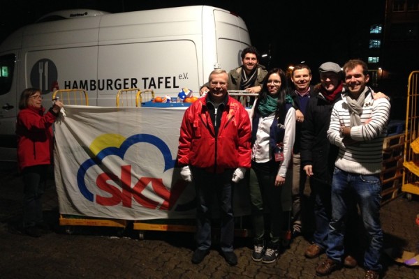 Das Team des Round Table Clubs war angesichts der Spendenbereitschaft der Kunden überwältigt. Foto: Bastian Radtke