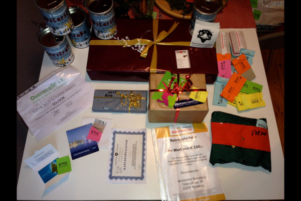 Adventskalender-Preise, die von den Gewinnern bisher nicht abgeholt wurden. Foto: Til Bernstein