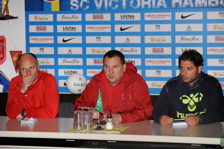 Lutz Göttling (links) blieb während der PK gewohnt ruhig. Foto Tim Eckhardt
