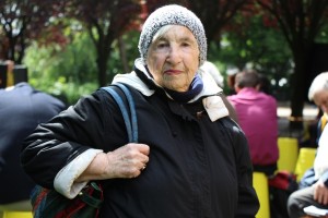 Zeitzeugin Esther Bejarano erzählt ihre Geschichte häufig an Schulen. Foto: Ada von der Decken