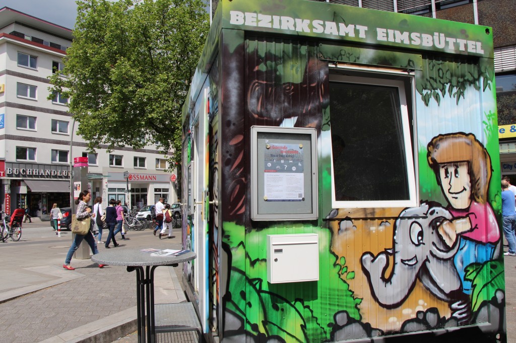 Schon 2014 sammelte das Bezirksamt Anregungen und Wünsche der Eimsbütteler zum Umbau in der Osterstraße auf dem Fanny-Mendelssohn-Platz. Foto: Nora Helbling