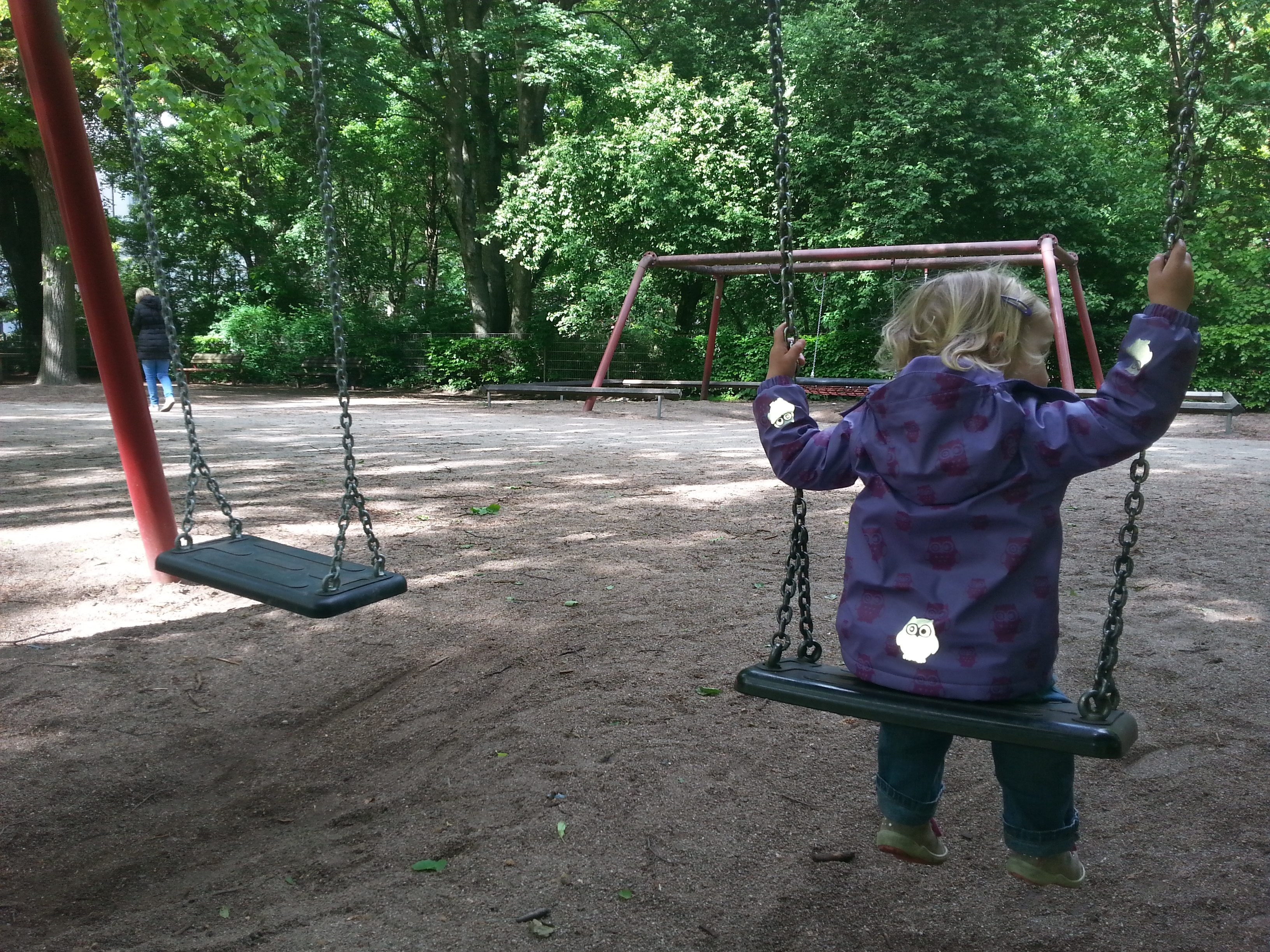 Spielplatz im Schatten. Foto: Frau Sisyphos