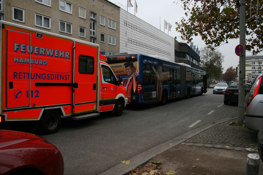 Bei einem Verkehrsunfall in Eimsbüttel trug ein elfjähriger Junge schwere Verletzungen davon. Foto: Anja von Bihl