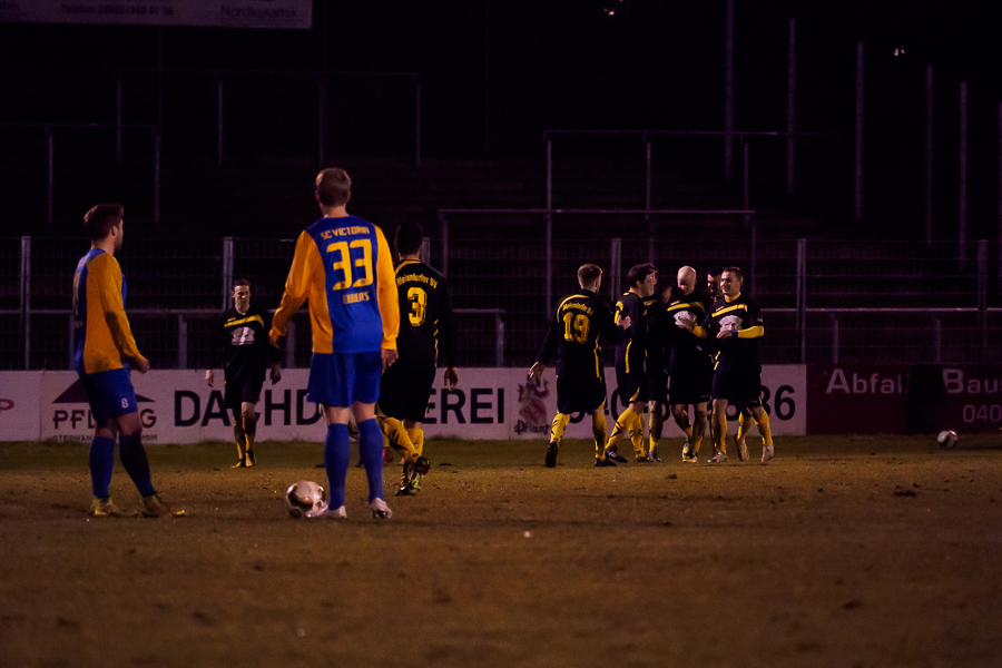 Marius Ebbers und Sebastian Bester geschockt nach 1:2 Rückstand. Foto: Marcel Ruhnau
