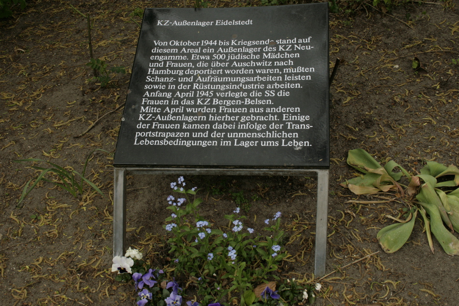 Gedenktafel an das Frauen-KZ Friedrichshulder Weg. Foto: Anja von Bihl