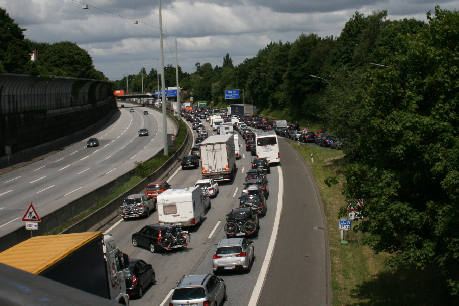 Stop and Go A7 Auffahrt Stellingen am 20.6. Richtung Dreieck Hamburg-Nordwest. Foto: Anja von Bihl