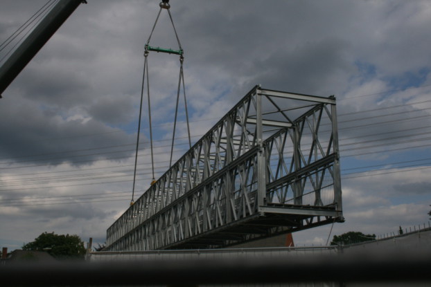 Frohmestraße: Fußgänger-Behelfsbrücke über die A7. Foto: Anja von Bihl