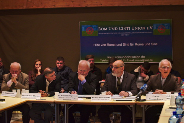 Bei der Info-Veranstaltung der Rom und Cinti Union (RCU) wurde unter anderem über ein umstrittenes Gesetz gesprochen. Foto: Tim Eckhardt