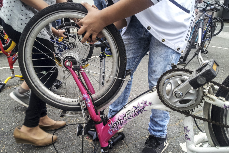 Herzliches Lokstedt macht Geflohene mobil. Mit der Fahrradwerkstatt sollen Flüchtlinge ein Fahrrad erhalten.