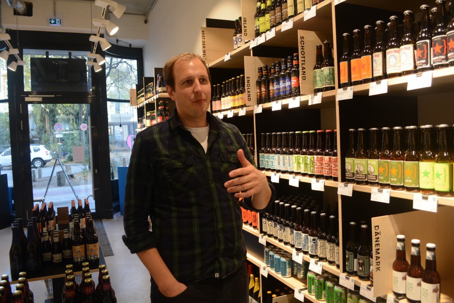 Ronald Siemsglüß, 35, is one of four owners of the shop. He is also a part owner of Brausturm, a craft-beer wholesaler located in Fuhlsbüttel. Foto: Chad Smith