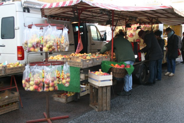 Der Wochenmarkt Grundstraße findet mittwochs nicht mehr statt. Foto: Anja von Bihl