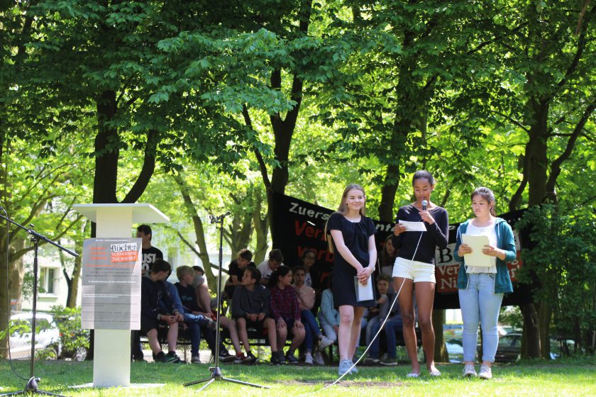 Schüler des KaiFu Gymnasiums trugen Gedichte vor. Foto: Niklas Rademacher