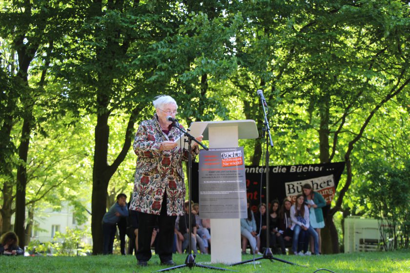 Esther Bejarano eröffnete die Lesung. Foto: Niklas Rademacher