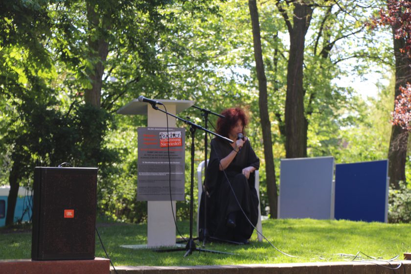 Wie Esther Bejarano, war Peggy Parnass schon 1985 bei der Eröffnung des Platz der Bücherverbrennung dabei. Foto: Niklas Rademacher