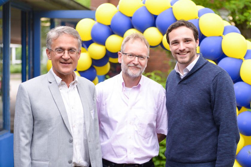 SVE Hamburg Geschäftsführer Martin Hildebrandt, Martin Peters vom paritätischen Wohlfahrtsverband und Philipp Heissner aus der CDU Bürgerschaftsfraktion bei der Eröffnungsfeier. Foto: Catharina Schröder