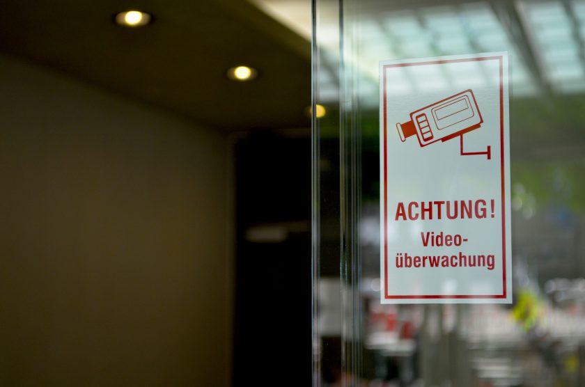 Wie weit darf Überwachung gehen? Wie weit darf Überwachung gehen?