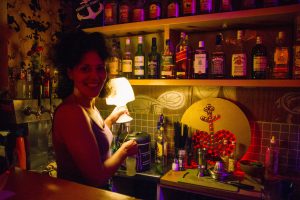 Cosy Barfrau. Foto: Holger Vogel