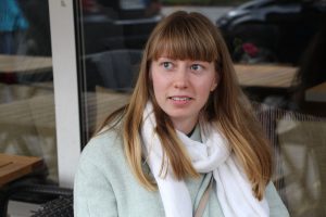 Freya ist gerade aus Indonesien gekommen und freut sich auf die kalten Temperaturen in Hamburg. Foto: Karoline Gebhardt