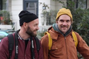 Lukas und Dirk sind das perfekte Fahrrad-Duo: Für ein schnelles Foto unterbrechen sie sogar ihre Tour für uns. Foto: Karoline Gebhardt