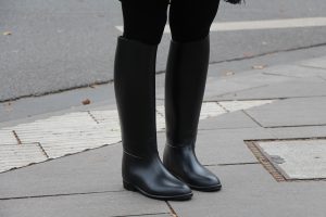 Gummistiefel sind für Rose Ann in Hamburg ein muss! Foto: Karoline Gebhardt
