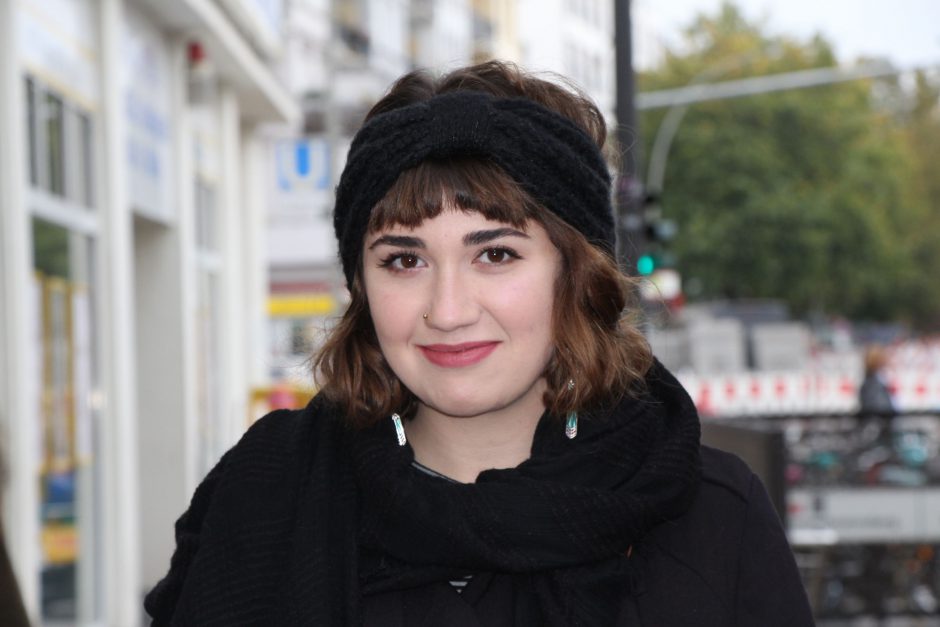 Um ihre Ohren in der kalten Jahreszeit zu schützen trägt Tamara gerne Stirnbänder. Foto: Karoline Gebhardt