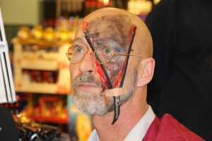 Halloween in der Osterstraße - auch bei Edeka. Mehrere Mitarbeiter haben mitgemacht. Foto: Karoline Gebhardt