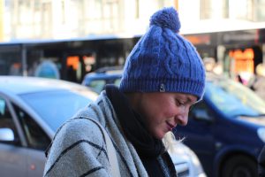 Der Bommel an Linas Mütze gehört 2016 einfach dazu! Foto: Karoline Gebhardt