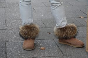 Die UGG-Boots kann Sandra auch im tiefsten Winter tragen – ihre Füße bleiben in jedem Fall warm und trocken. Foto: Karoline Gebhardt