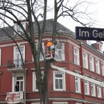 An der Ecke, Unnastraße/ Im Gehölz, haben bereits am Donnerstag Mittag die Baumfällarbeiten begonnen. Foto: Ida Wittenberg