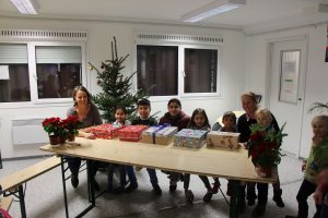 Jedes Kind durfte sich über ein schön verpacktes Geschenk freuen. Foto: Ida Wittenberg