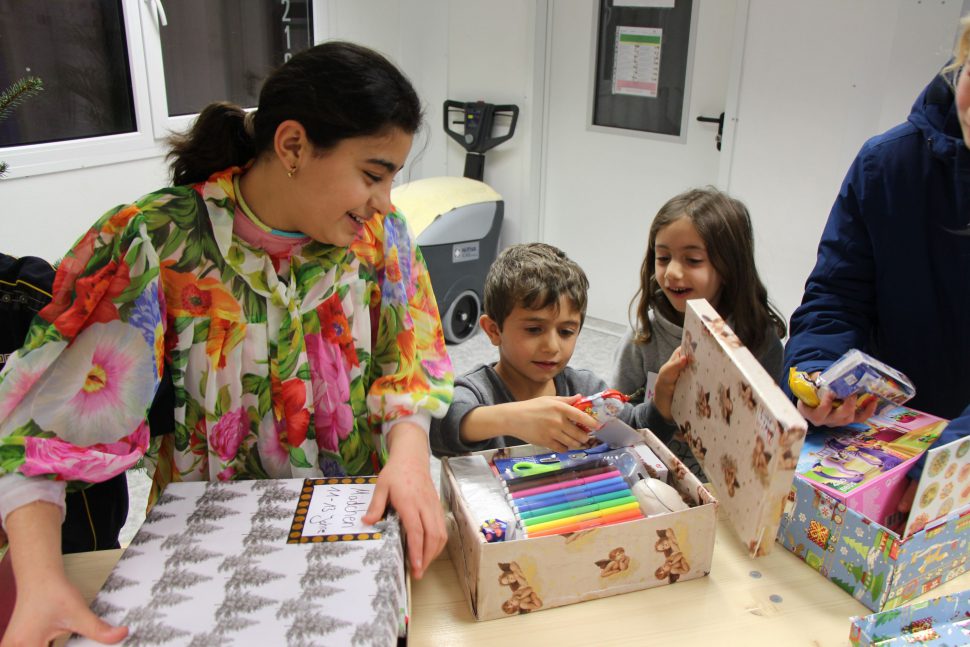 Für jedes Kind war etwas dabei – von Stiften über Malblöcken bis hin zu Gesellschaftsspielen. Foto: Ida Wittenberg