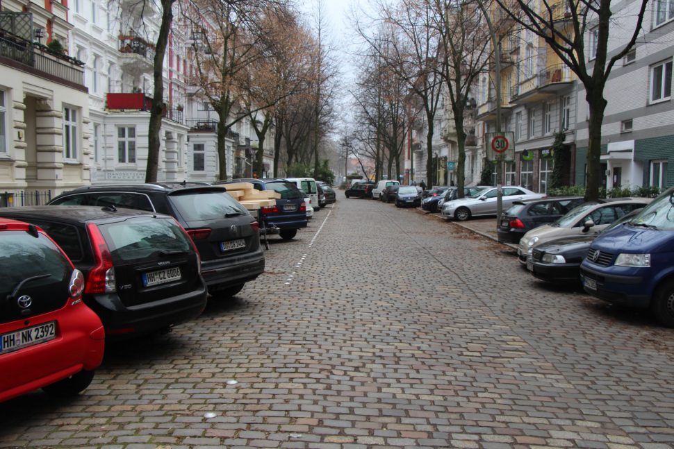 Anwohner fürchten um ihre Kopfsteinpflasterstraße. Foto: Carolin Martz