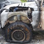 Die Fahrzeuge sind vollständig ausgebrannt. Foto: Max Gilbert