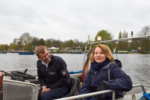 Gelöste Stimmung: Olaf Nieß und Cornelia Prüfer-Storcks freuen sich über den reibungslosen Ablauf. Foto: Max Gilbert.