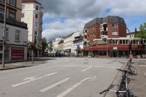 Kreuzung Osterstraße / Methfesselstraße: Auch hier wird ab Sommer ein Mini-Kreisverkehr entstehen. Foto: Max Gilbert