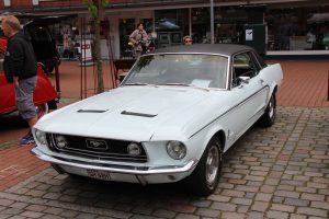 Amerikanische Oldtimer waren auch vertreten, ein Ford Mustand aus dem Jahr 1968. Foto: Max Gilbert