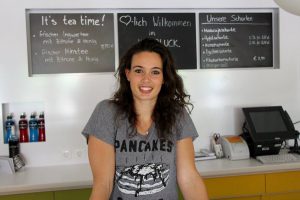 Die Profi-Volleyballspielerin Karine Muijlwijk eröffnet ein veganes Restaurant. Foto: Leon Battran