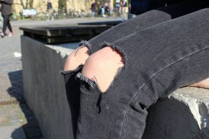 Auch hier haben wir wieder zerrissene Jeans entdeckt. Foto: Leon Battran
