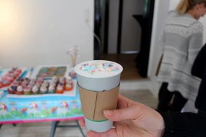 "Ein Käffchen mit Glitzerstaub gefällig?" Foto: Alisa Pflug