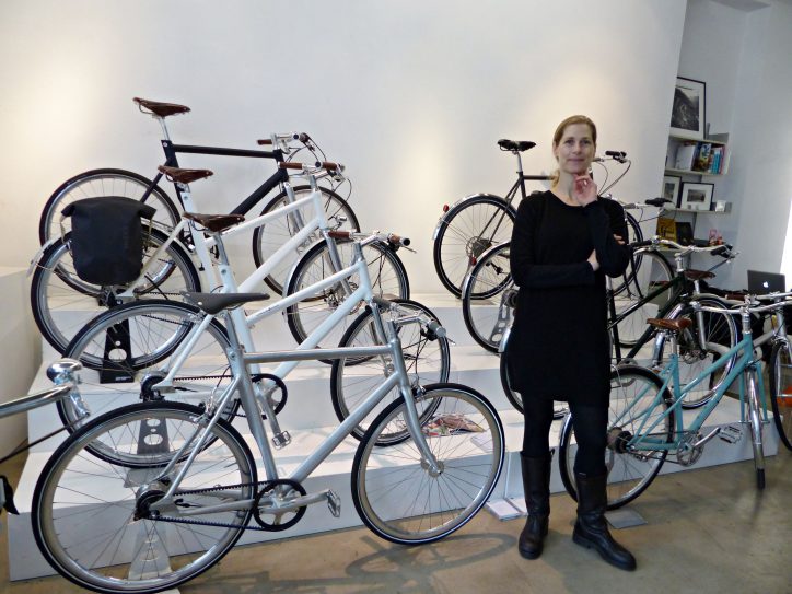 Im Bike Shop 'Two Wheels Good' von Dorothee Heine gibt es Fahrräder bis 5000 Euro. Foto: Constanze Lerch