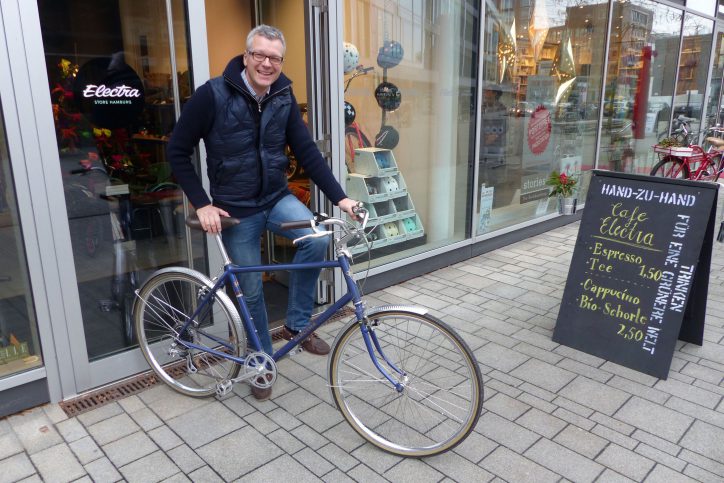 Holger Wetzel, Autor: „Mein Fahrrad habe ich für 750 Euro erworben. In erster Linie ist es für mich ein Fortbewegungsmittel, aber natürlich darf es etwas hermachen und schick aussehen.“ Foto: Constanze Lerch