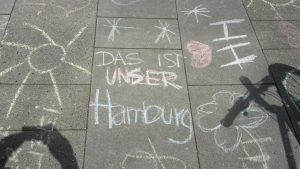 Am Freitagmorgen hatten Randalierer mehrere Geschäfte in der Osterstraße demoliert – aus "Protest" gegen den G20-Gipfel in Hamburg, wie sie sagen. Foto: Eimsbütteler Nachrichten