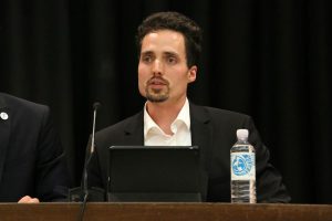 Roman Ebener, Leiter des Hamburger Büros von abgeordnetenwatch.de, war einer der Moderatoren. Foto: Niklas Heiden