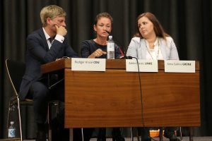 Rüdiger Kruse (CDU), Zaklin Nastic (Die Linke), Anna Gallina (Bündnis 90/Die Grünen) im Dialog mit den Bürgern. Foto: Niklas Heiden