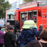 Die Feuerwehrhelme kamen besonders bei den ganz Kleinen gut an. Foto: Phillip Holländer