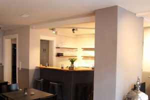 Hier wird bald heißes Fondue und Raclette serviert, neben Kalten Platten und Wurstsalat. Foto: Phillip Holländer