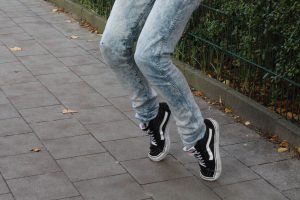 Hier der Beweis: Vans sind genauso herbsttauglich wie Biker Boots. Foto: Olivera Zivkovic