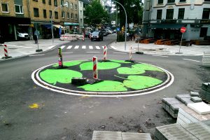 Neues Motiv für die Osterstraße? Die neue Kreisel-"Begrünung" am Stellinger Weg Ecke Heußweg. Foto: Phillip Holländer